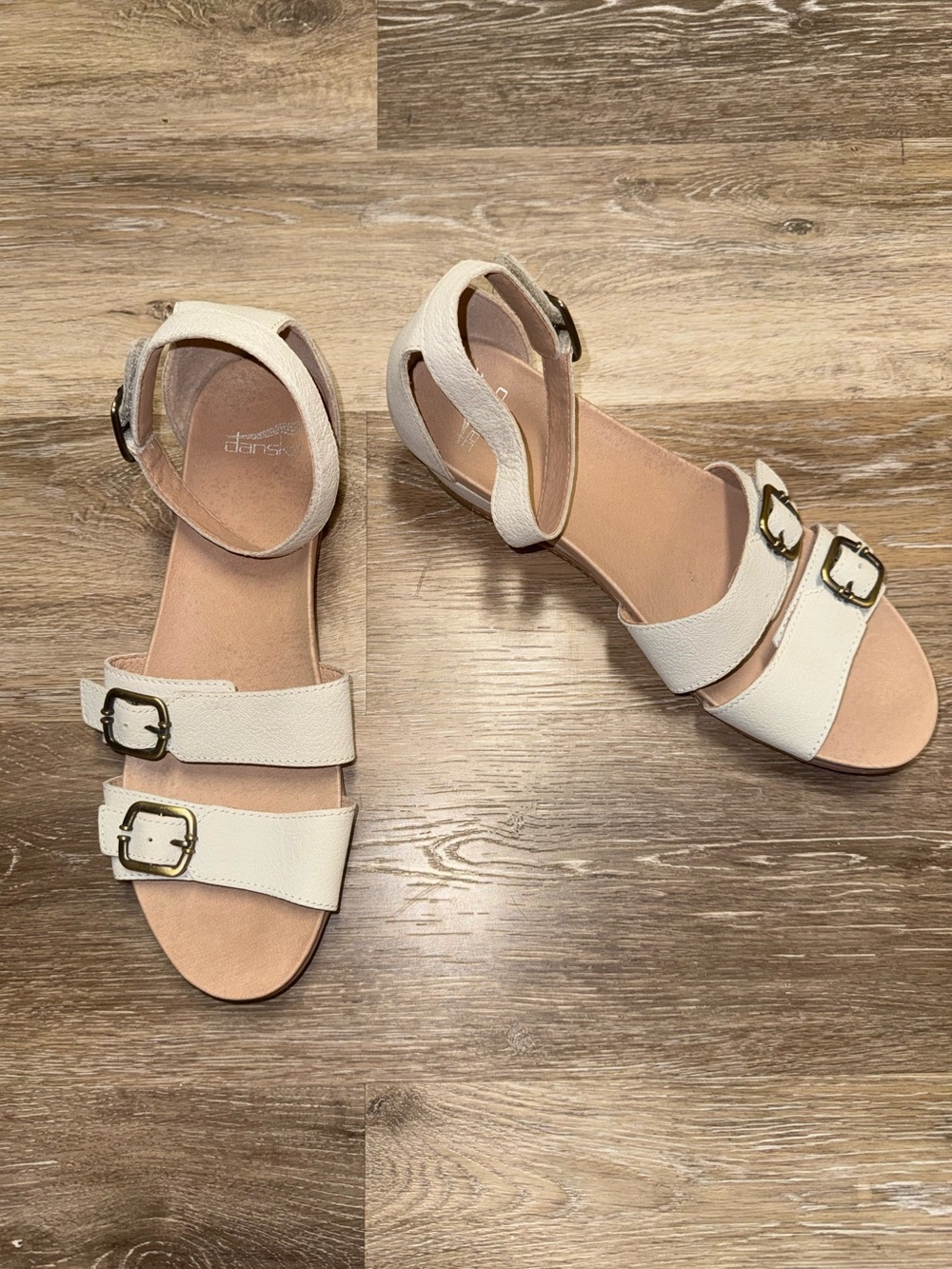 Dansko Astrid Nubuck Womens Low Wedge - Picture 2 of 10